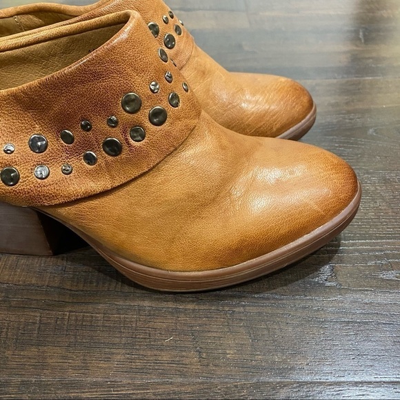 Sofft Gila Studded Leather Mule Size 7 Women - Picture 9 of 12